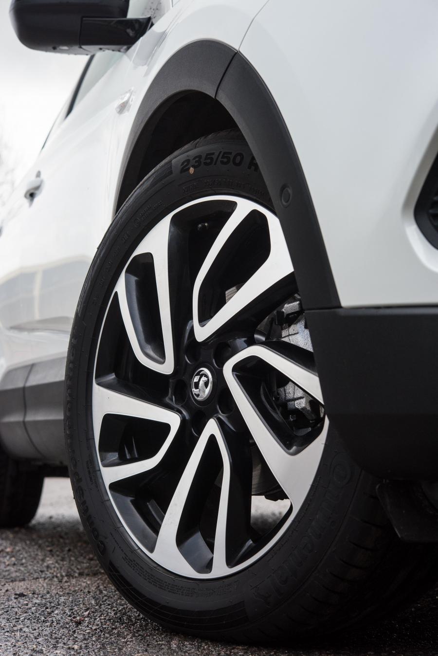 Колеса Vauxhall Grandland X Turbo D Ultimate 2018 года  (фото 7 из 16)